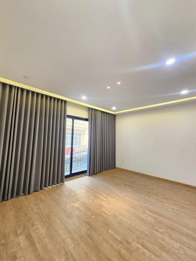 Võng Thị – Nhà Phân Lô Thang Máy – Ô Tô Tránh – 200M Ra Hồ Tây – 50M², 6 Tầng Chỉ 20.9 Tỷ