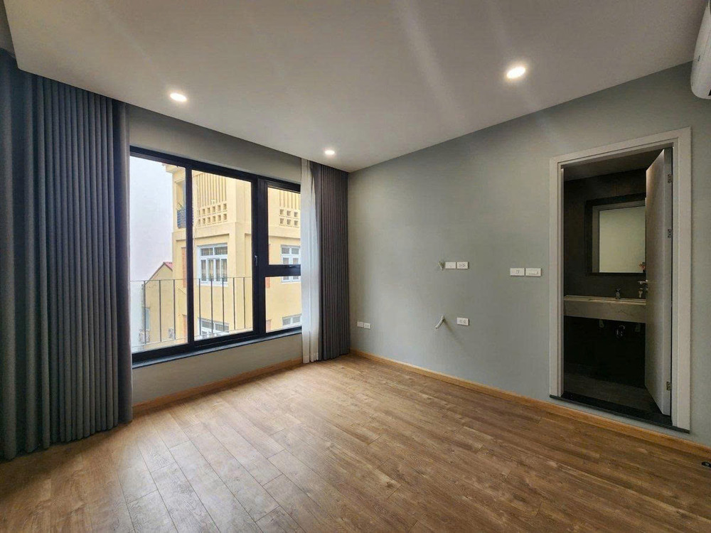 Võng Thị – Nhà Phân Lô Thang Máy – Ô Tô Tránh – 200M Ra Hồ Tây – 50M², 6 Tầng Chỉ 20.9 Tỷ