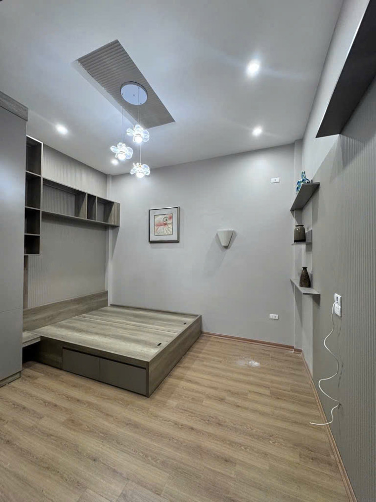 Bán Gấp Nhà Nguyễn Văn Cừ – Ô Tô – Full Nội Thất – Vị Trí Vàng Tại Long Biên - Hà Nội