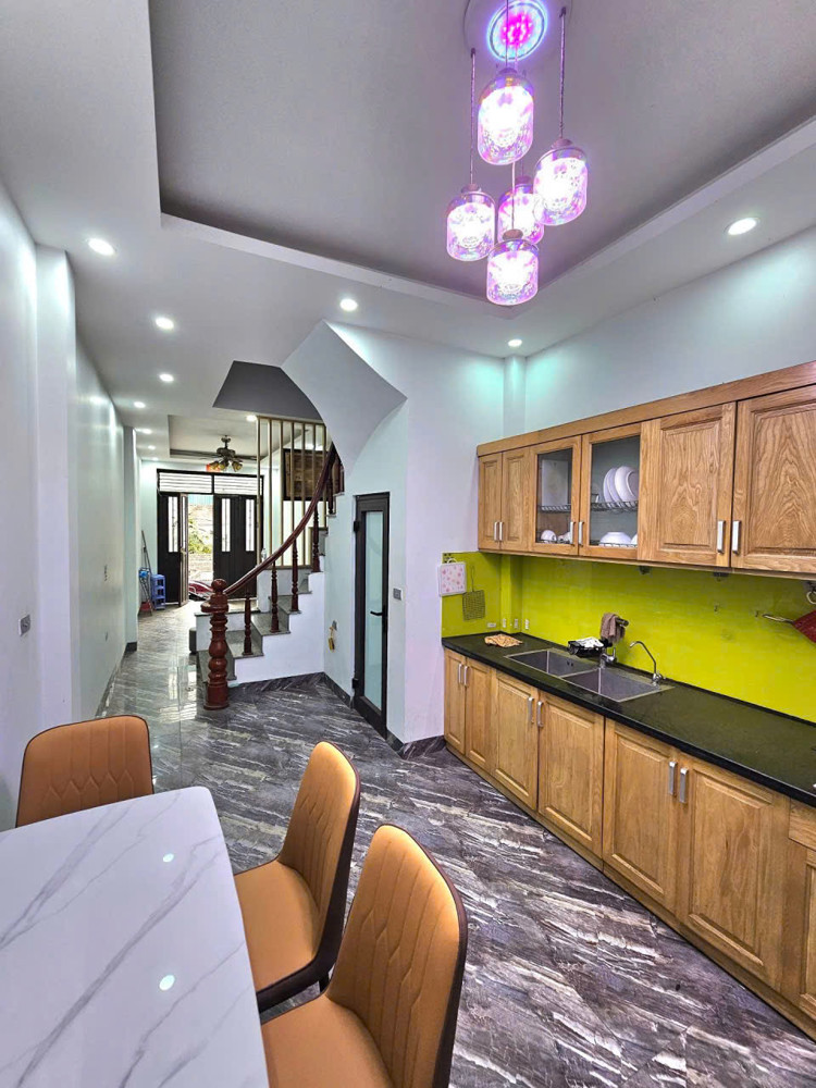 Chỉ Hơn 8 Tỷ! Nhà 4 Tầng 39M² – 4Pn Trung Tâm Thạch Bàn, Gần Hồ Điều Hòa