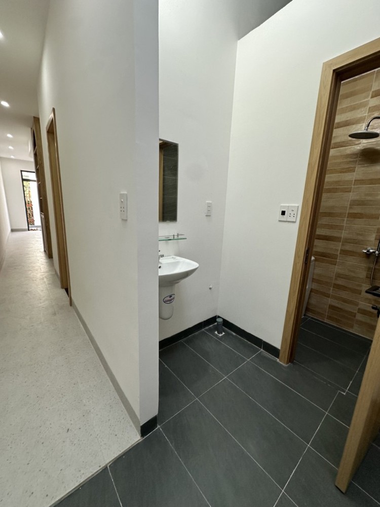 Nhà Cấp 4 Kiệt Ô Tô Cách Mạng Tháng 8, 51M², Giá 3.35 Tỷ, Mới 100%