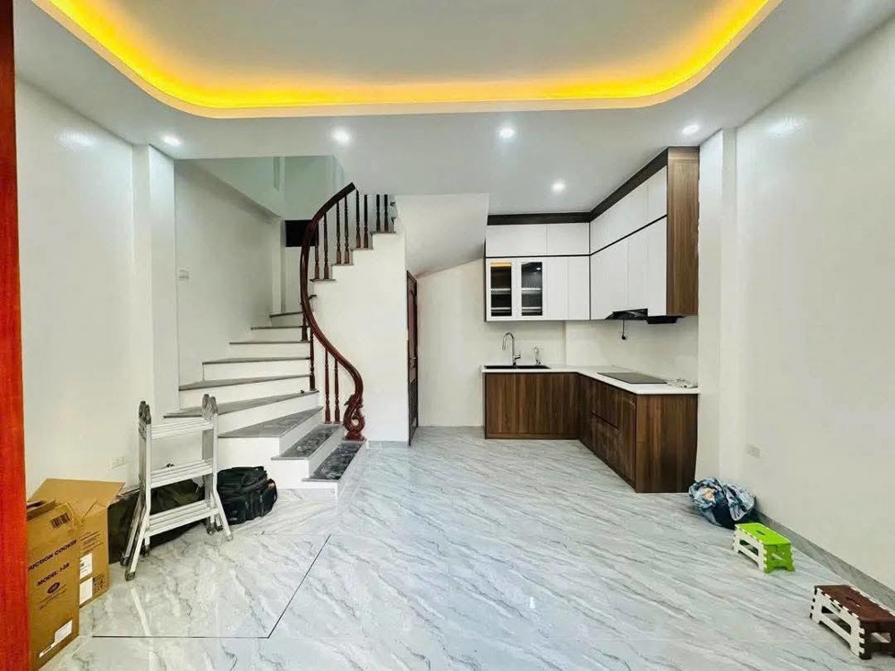 Hiếm Có! Trung Tâm Ba Đình - 80M² Nhà 3 Tầng - Cách Phố 70M, Gần Ô Tô Xách Valy Vào Ở Ngay/