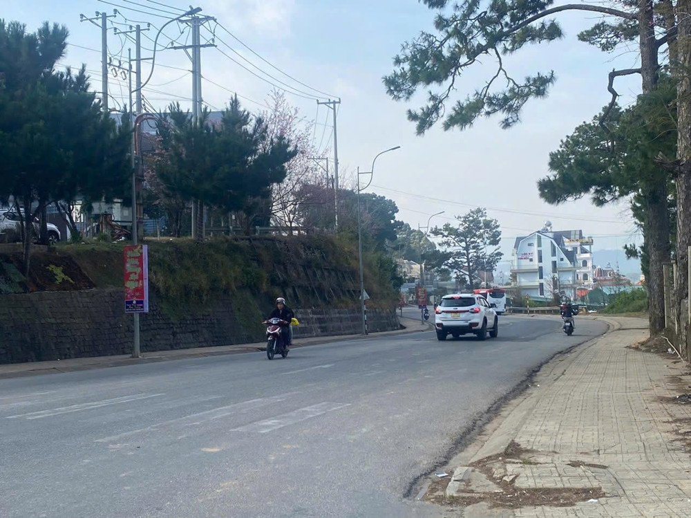 Cho Thuê Mặt Bằng Kinh Doanh Mặt Tiền Hùng Vương Phường 9 Đà Lạt 10-12 Triệu/tháng