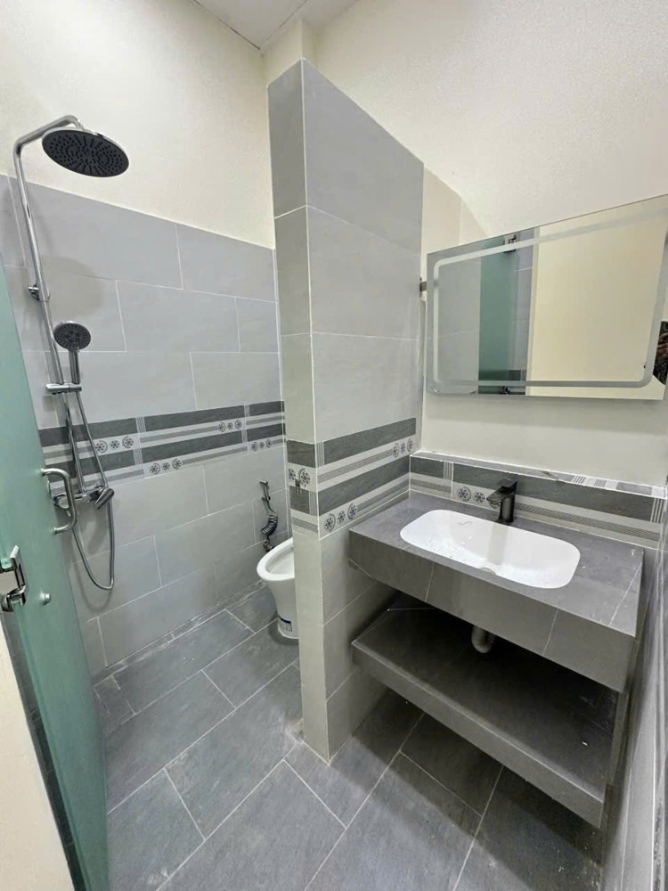 Bán Nhà Đường Trung Tâm Q4 Cạnh Q1 Ngang 3.1 X10 Đúc 3 Tấm Có 4Đ