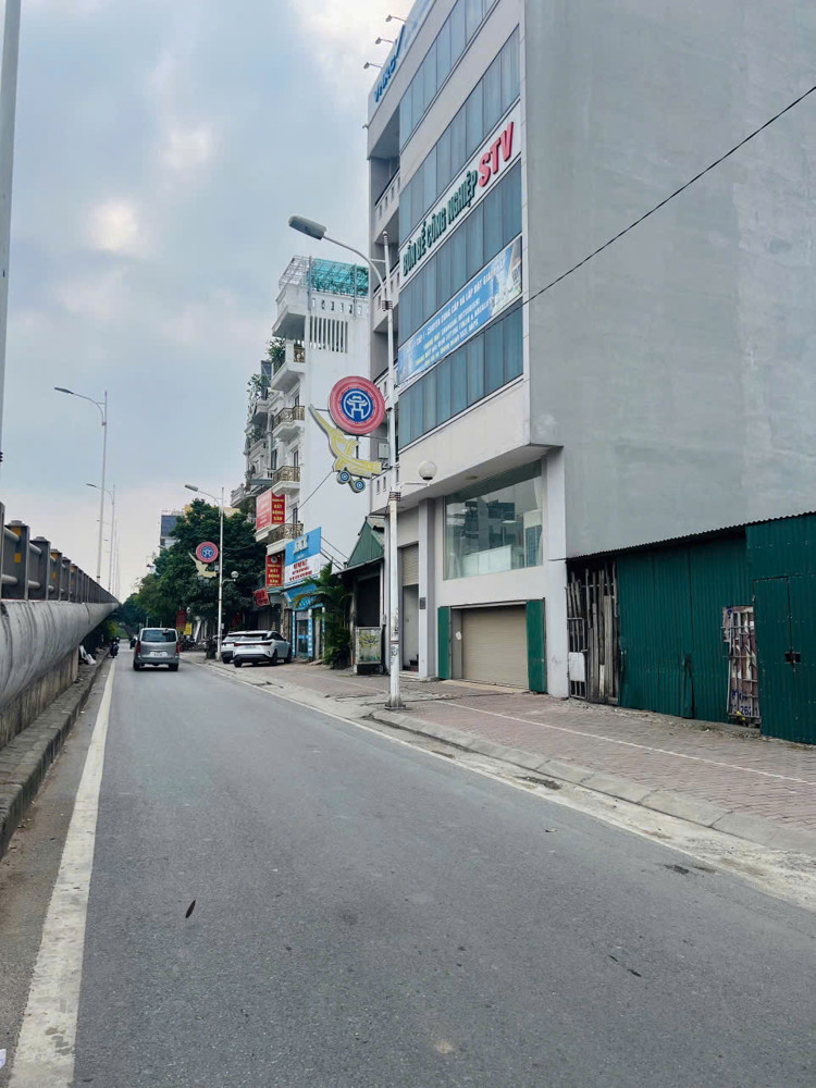 Hiếm – Bán Nhà Đẹp Đàm Quang Trung – Phố Trạm, Long Biên – Gần Aeon Mall 200M – 5 Tầng, 3Pn, Có Sân