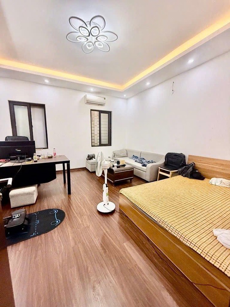 Cần Bán Nhà Thanh Xuân, 6 Tầng Thang Máy, Gần Oto Tránh, View Royal City, Nhỉnh 14 Tỷ