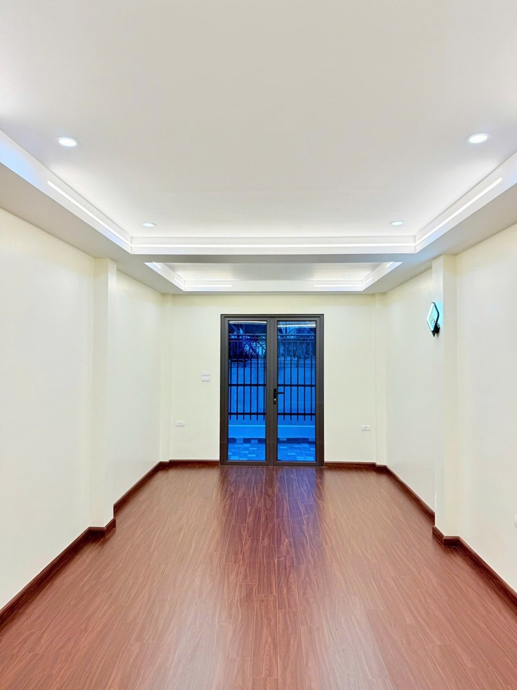 Cần Bán Nhà Thanh Xuân, 6 Tầng Thang Máy, Gần Oto Tránh, View Royal City, Nhỉnh 14 Tỷ