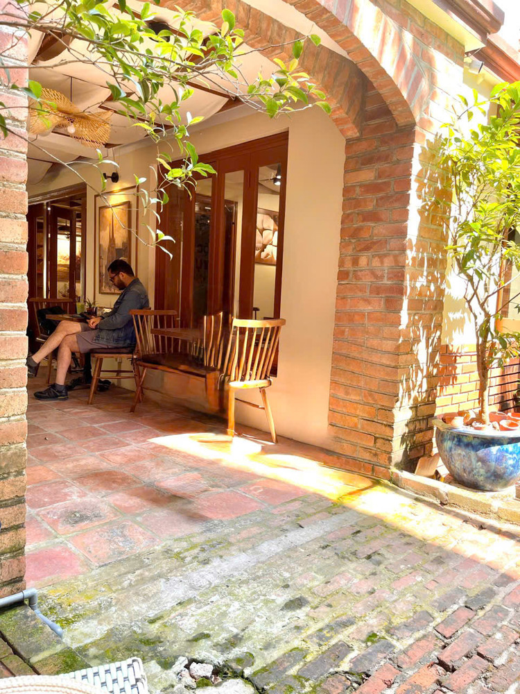 Cho Thuê Mặt Bằng Cafe Sân Vườn – Setup Sẵn, Quận Ba Đình - Hà Nội - Vào Kinh Doanh Ngay