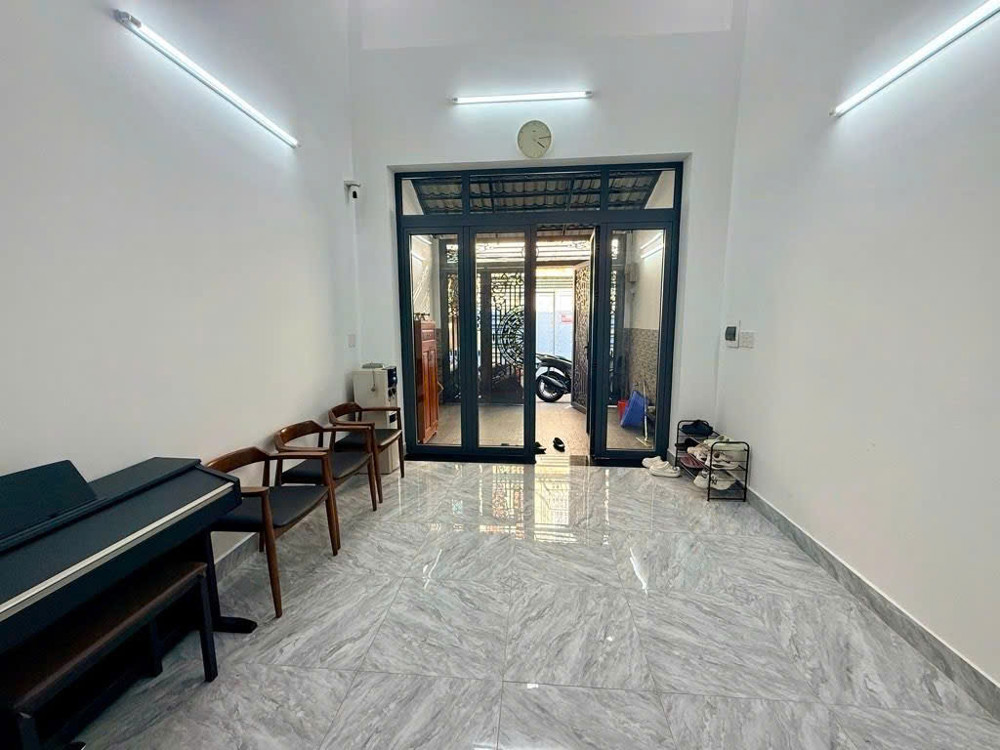 Bán Nhà Thông Rộng Q4ngang 3.7 X 16 Đúc Mới Có 5Đ