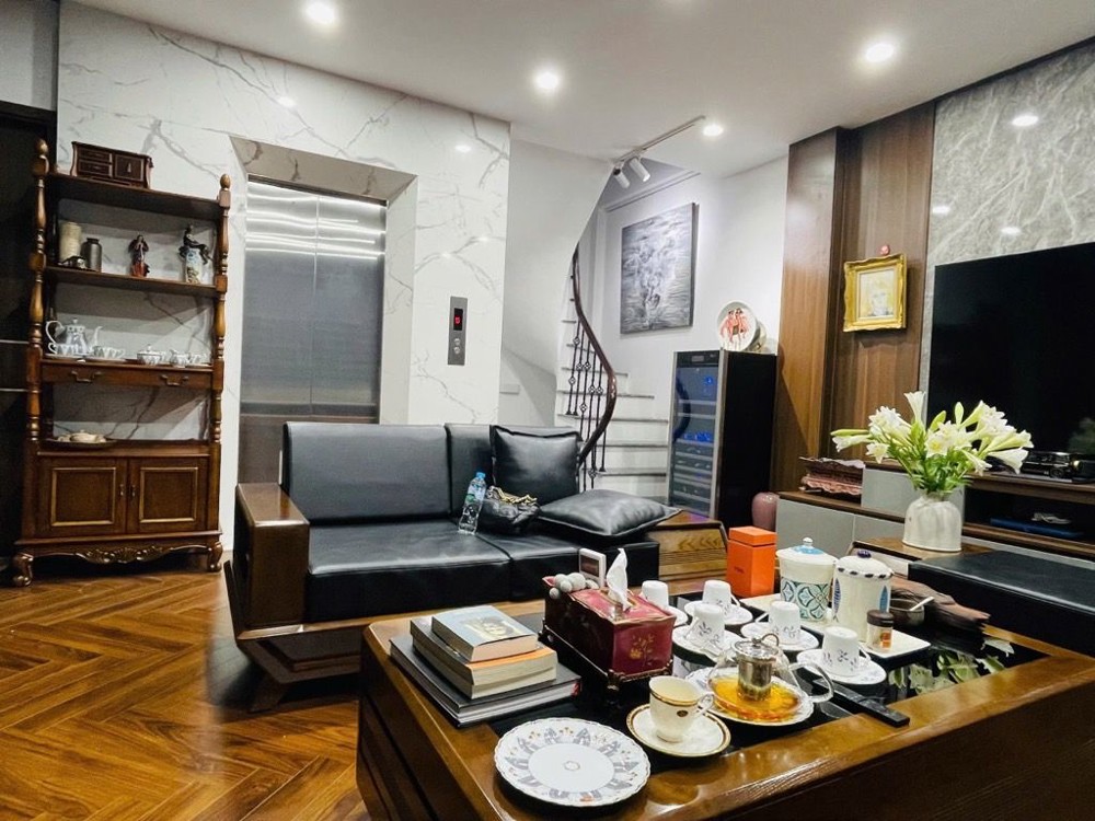 Bán Nhà Bồ Đề 45M2- 4 Ngủ- Thang Máy- Gara- Hơn 20 Tỷ