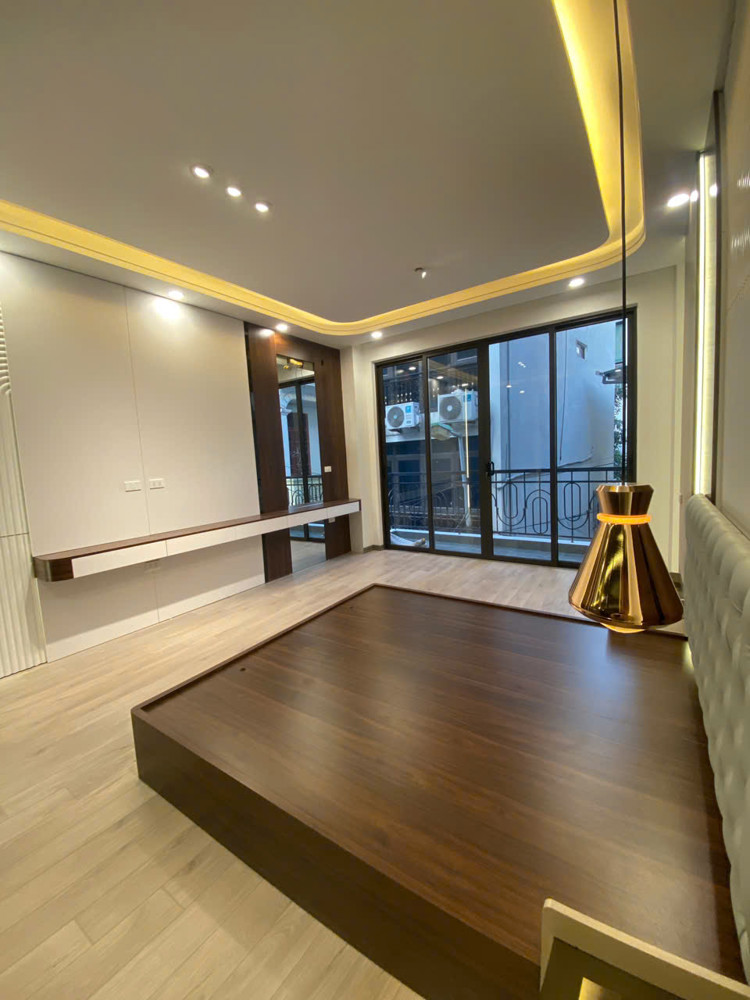 Bán Nhà Thượng Thanh 53M2 – 5 Tầng Thang Máy – Full Nội Thất Cao Cấp – Chỉ Việc Xách Vali Về Ở!