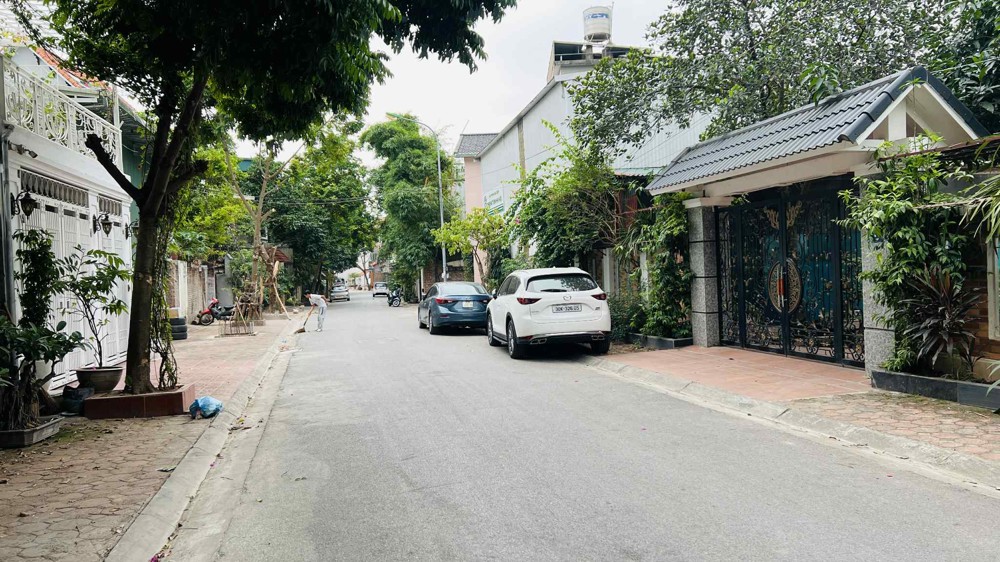 Bán Đất Mặt Phố Tư Đình, 130M², Mặt Tiền 7.4M, Vỉa Hè, Ôtô 2 Chiều