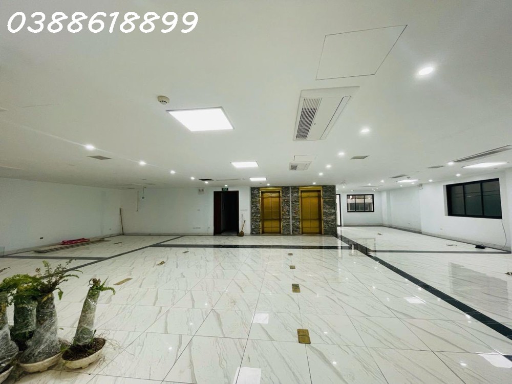 Tòa Văn Phòng Trích Sài - Tây Hồ - 8 Tầng (1 Hầm) - 2 Thang Máy - Doanh Thu 2.5 Tỷ/năm