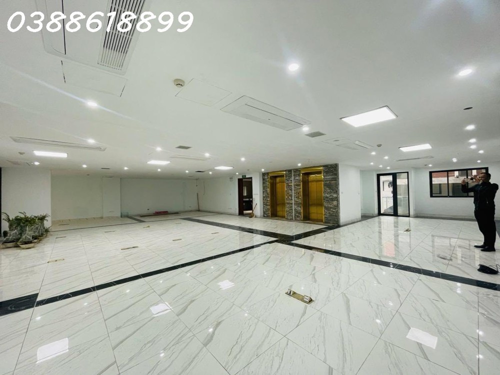 Tòa Văn Phòng Trích Sài - Tây Hồ - 8 Tầng (1 Hầm) - 2 Thang Máy - Doanh Thu 2.5 Tỷ/năm