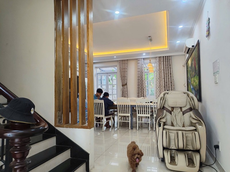 Bán Nhà Đường 357, Phước Long B, Q9, Thủ Đức, Tp Hcm. Dt 1002M2,, 3 Tầng, Sổ Hồng. Giá 14.9 Tỷ