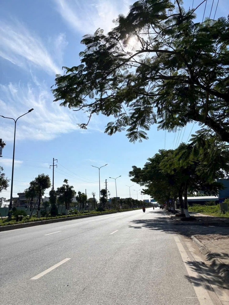 Mặt Đường 353 Phạm Văn Đồng - Vị Trí Đắc Địa Tại Dương Kinh