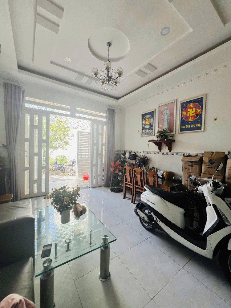 Nhà Đẹp Quận 7 – 3 Tầng Đúc – Ngang Gần 6M Hiếm- Chỉ 5 Tỷ 990