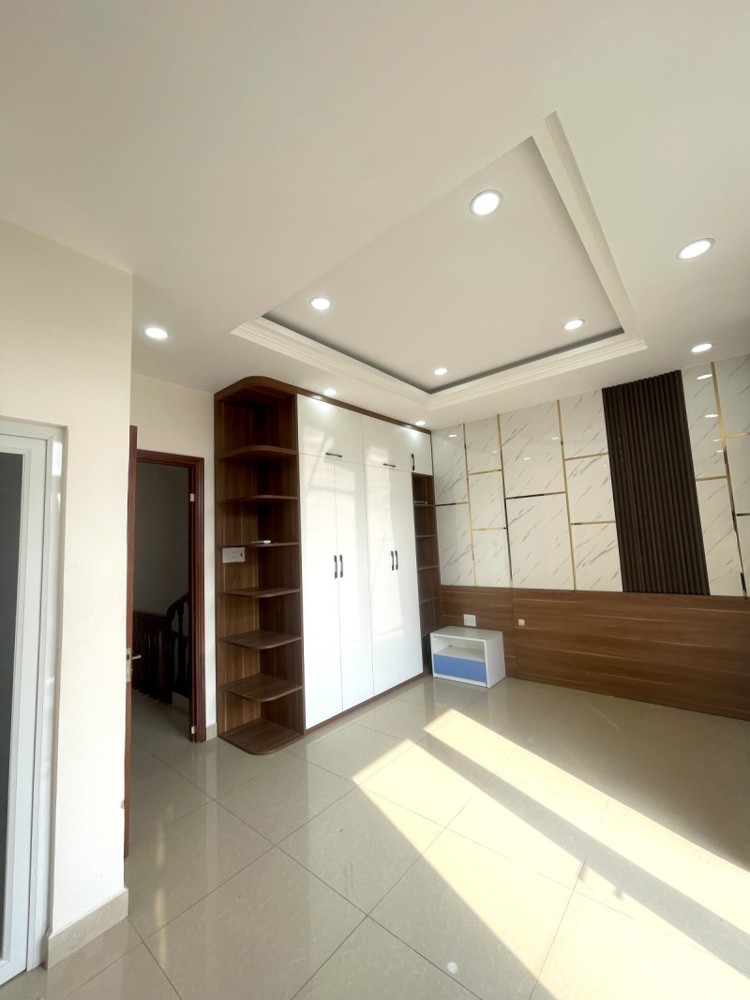 Bán Nhà Mặt Phố, Đường Số 8, Hiệp Bình Phước, Thủ Đức, Tp Hcm. Dt 80M2, 4Pn, Sổ Hồng. Giá 9.4 Tỷ