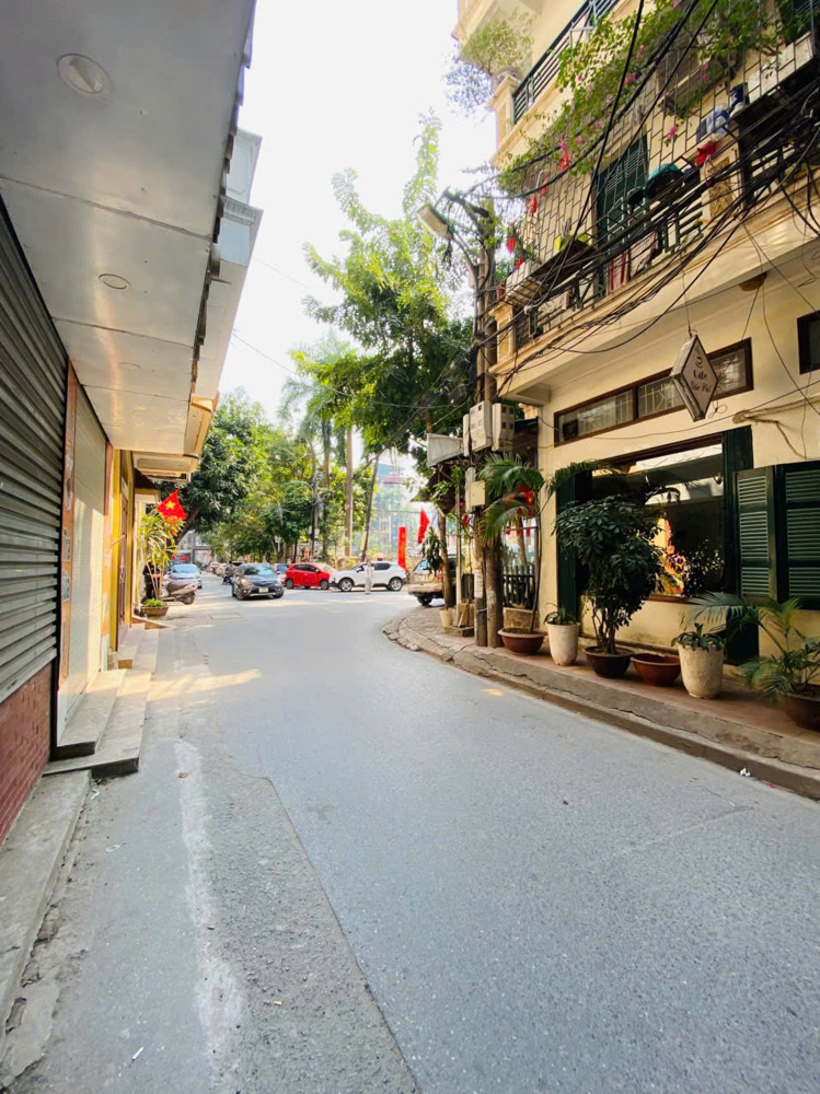 Nhà Cầu Giấy - Đẹp Mê Ly - Ô Tô Đỗ Cửa - Thang Máy Xịn - Kiến Trúc Hiện Đại, Ở Là Mê Ngay