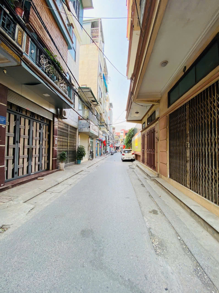 Nhà Cầu Giấy - Đẹp Mê Ly - Ô Tô Đỗ Cửa - Thang Máy Xịn - Kiến Trúc Hiện Đại, Ở Là Mê Ngay