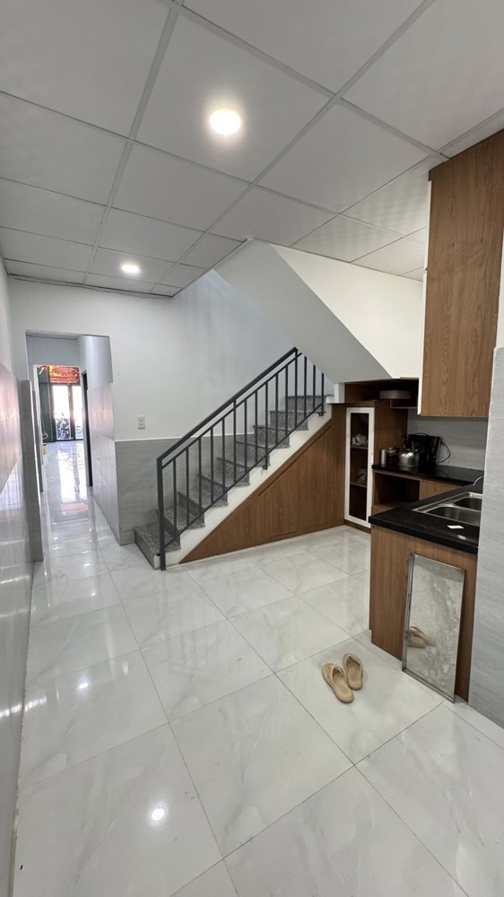 Bán Nhà 2 Tầng Kinh Doanh Mặt Tiền Đường Nguyễn Tất Thành