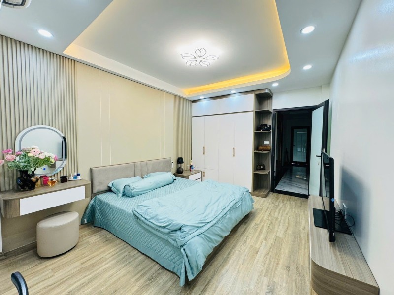 Bán Nhà 5 Tầng-Thang Máy Phố Nguyễn Sơn-Long Biên 60M2 X13.8 Tỷ