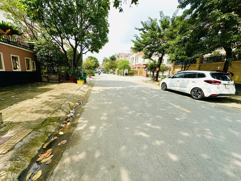 Bán Biệt Thự Đường Số 10, Phường Phước Long B, Q9, Thủ Đức, Tp Hcm. Dt 178M2, 3 Tầng. Giá 24.3 Tỷ