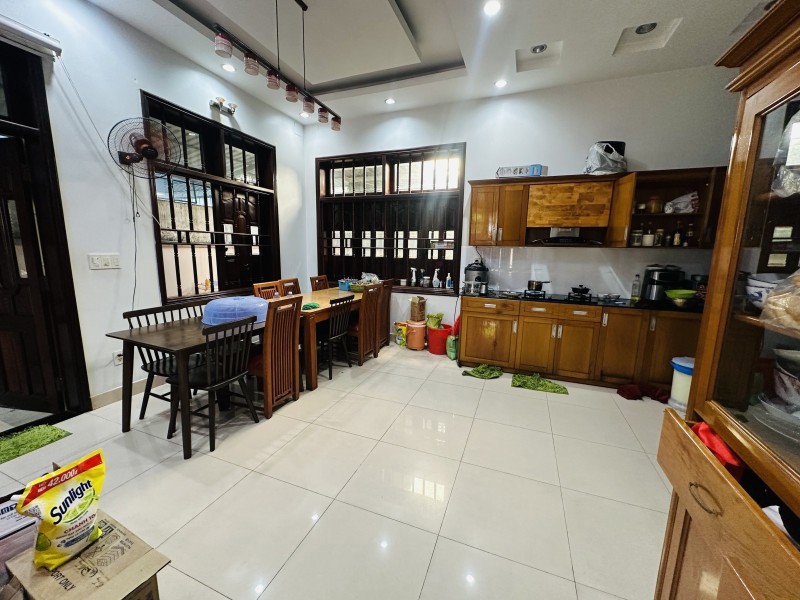 Bán Biệt Thự Đường Số 10, Phường Phước Long B, Q9, Thủ Đức, Tp Hcm. Dt 178M2, 3 Tầng. Giá 24.3 Tỷ