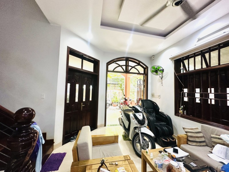 Bán Biệt Thự Đường Số 10, Phường Phước Long B, Q9, Thủ Đức, Tp Hcm. Dt 178M2, 3 Tầng. Giá 24.3 Tỷ
