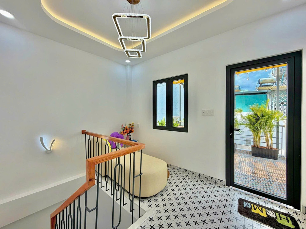Trước Nhà Có Hoa - Sát Mặt Tiền Bạch Đằng, Bình Thạnh - 35M2 - 4 Tầng Lầu - 5.X Tỷ