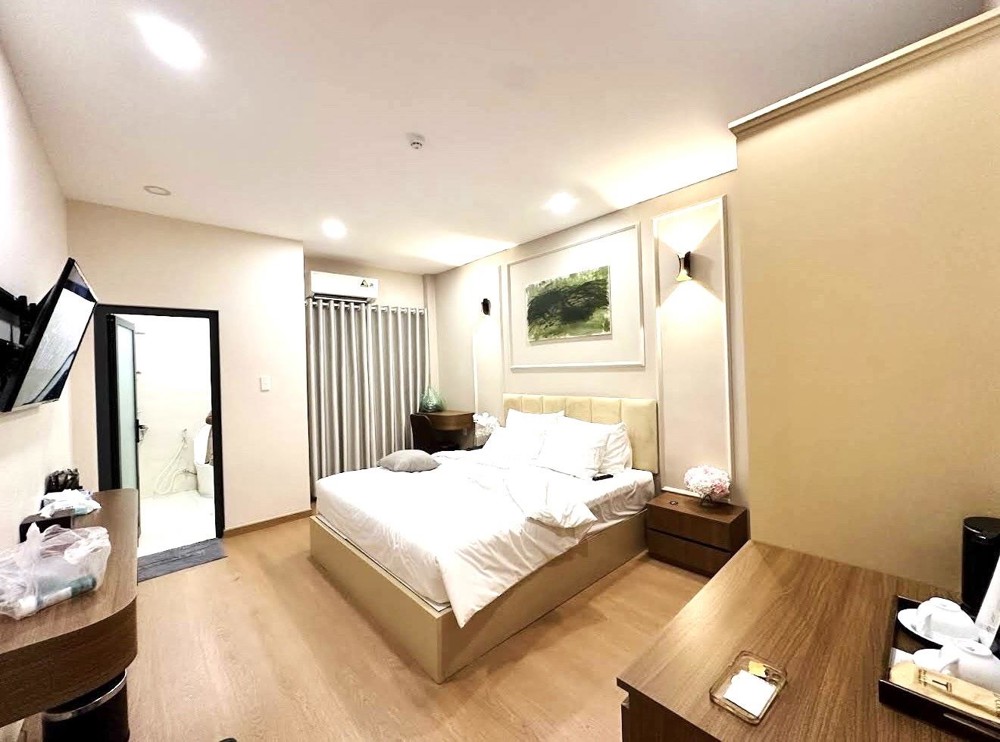 Bán Khách San Cao Cấp Ngay Trung Tâm Quận 1, 5 Tầng, Dòng Tiền 200 Triệu/thang