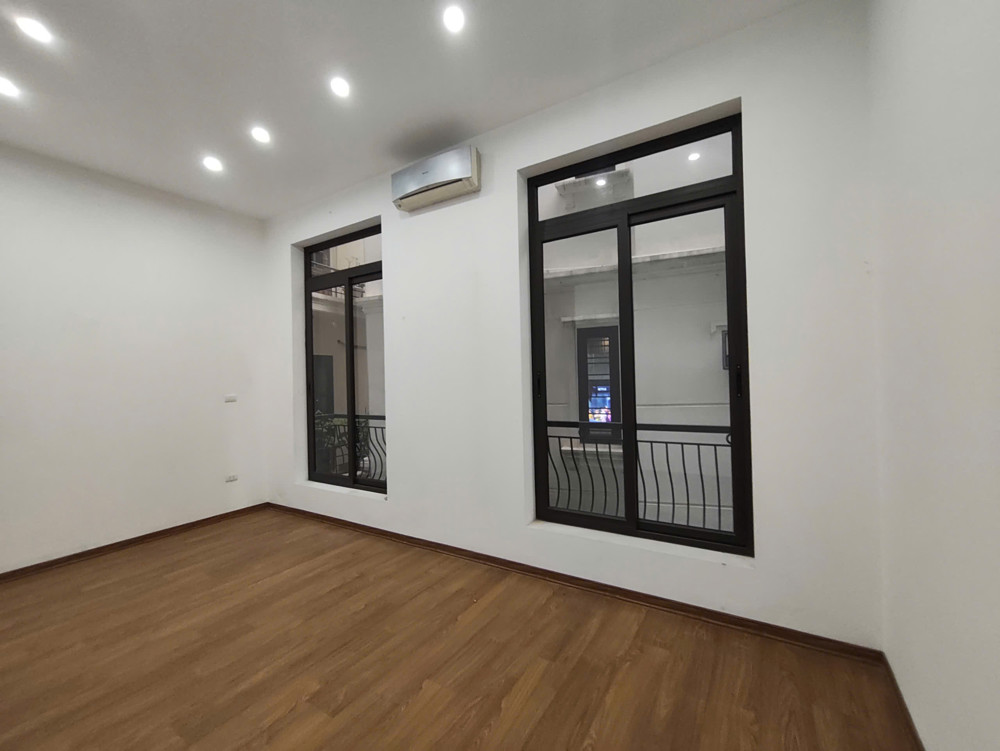 76M² Ở Tây Hồ, Giá 12.8 Tỷ — Nhiều Người Nghe Xong Phải Hỏi Lại