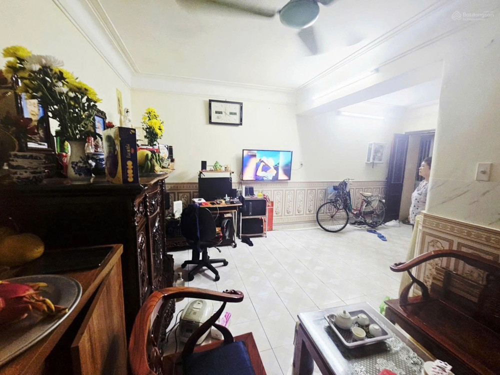 Tầng 1 Siêu Hiếm Có Sân Riêng, Dtsd Lên Đến 60M2 Tại Phố Minh Khai. Giá 4,5 Tỷ