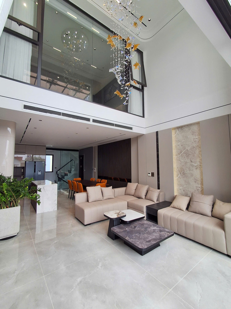 Nhà Đẹp 7 Tầng -Ga Ra Ô Tô-Kinh Doanh- Full Nội Thất 70M2 X 31 Tỷ.ngọc Lâm-Long Biên