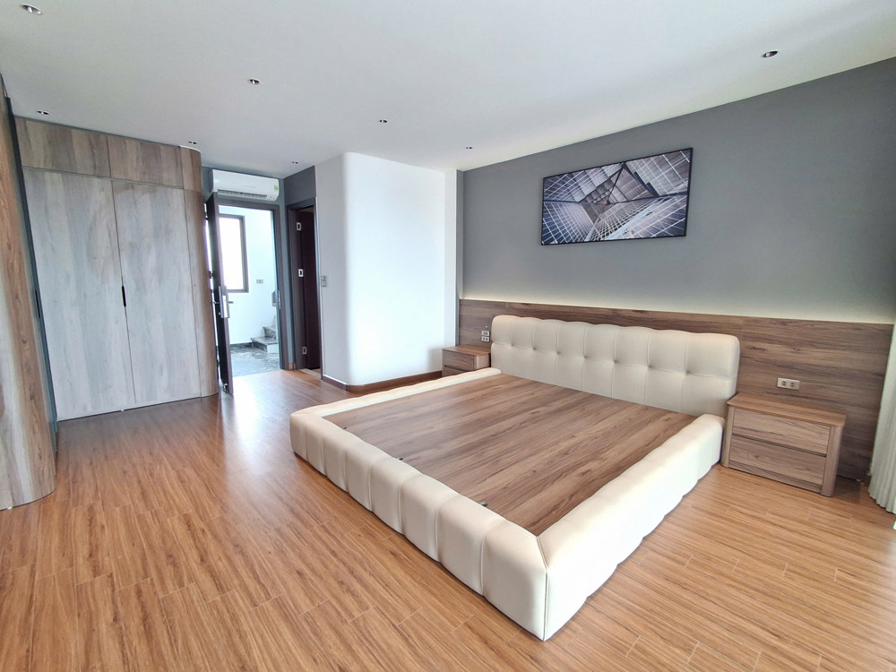 Nhà Đẹp 7 Tầng -Ga Ra Ô Tô-Kinh Doanh- Full Nội Thất 70M2 X 31 Tỷ.ngọc Lâm-Long Biên