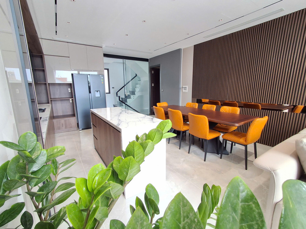 Nhà Đẹp 7 Tầng -Ga Ra Ô Tô-Kinh Doanh- Full Nội Thất 70M2 X 31 Tỷ.ngọc Lâm-Long Biên