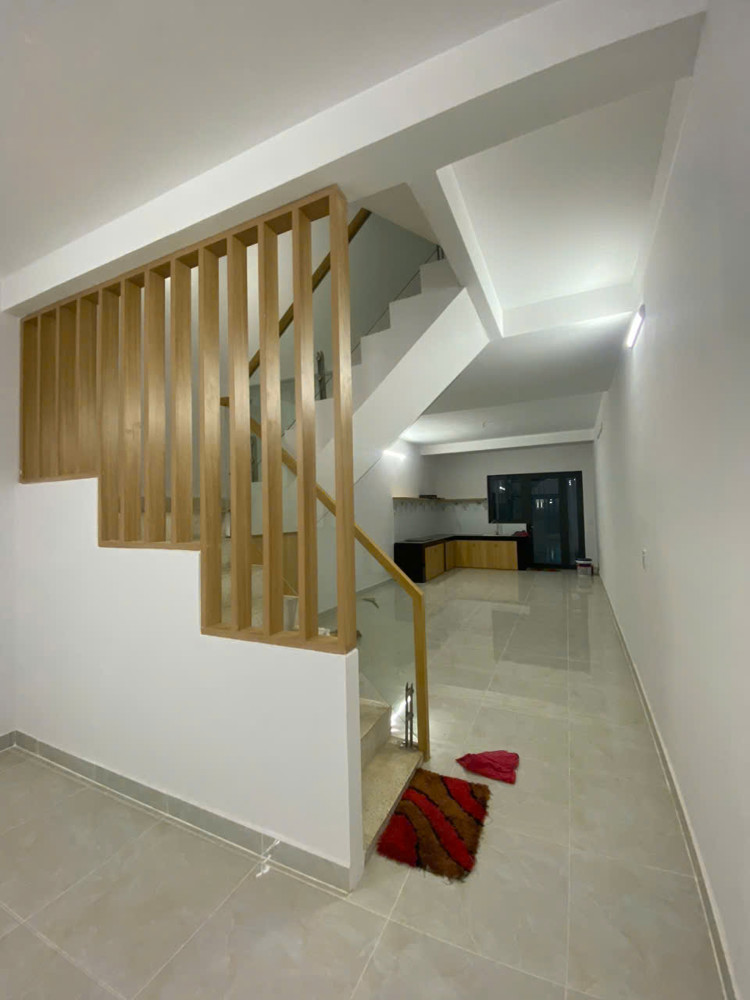 Bán Nhà Mặt Tiền Hoàng Minh Giám – Vị Trí Đẹp Gần Sân Bay