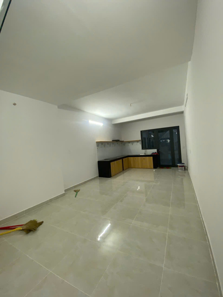 Bán Nhà Mặt Tiền Hoàng Minh Giám – Vị Trí Đẹp Gần Sân Bay