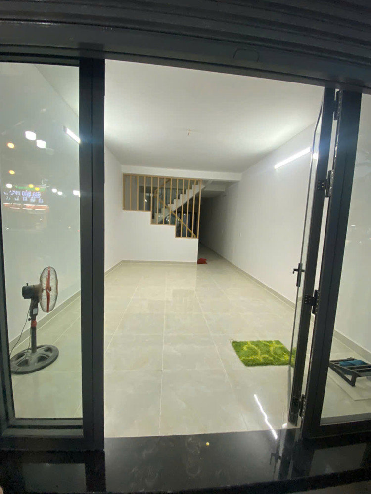 Bán Nhà Mặt Tiền Hoàng Minh Giám – Vị Trí Đẹp Gần Sân Bay