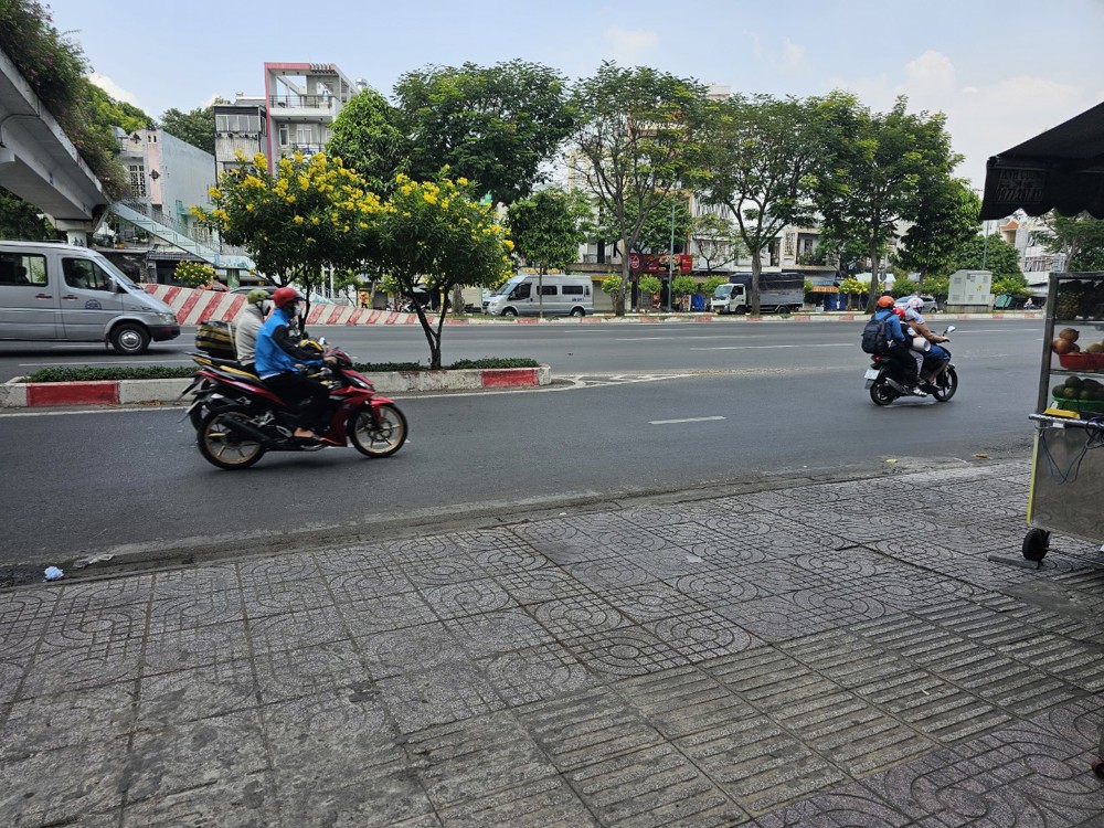 Bán Nhà 4 Tầng Mặt Tiền Phạm Văn Đồng - Phường 3 - Gò Vấp