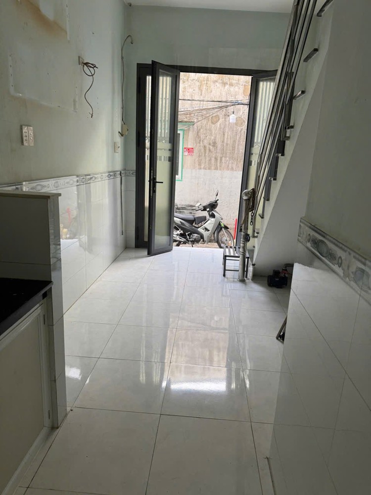 Nhà 2 Mặt Hẻm - Đường Bình Tiên - Quận 6 - 2,5Tỷ - Cách Hậu Giang 500M