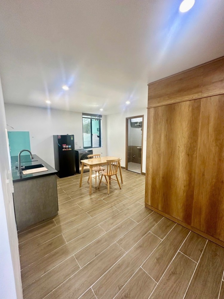 ► Mt Bình Hòa Sát Thăng Long, Downtown, 180M2, 4.5 Tầng, 23 Căn Hộ Hiện Đại