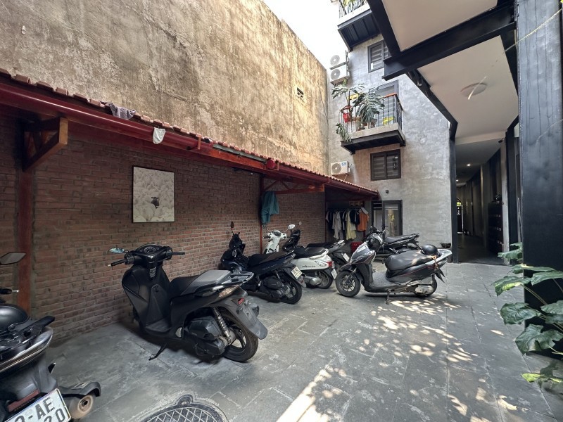 ► Mt Bình Hòa Sát Thăng Long, Downtown, 180M2, 4.5 Tầng, 23 Căn Hộ Hiện Đại