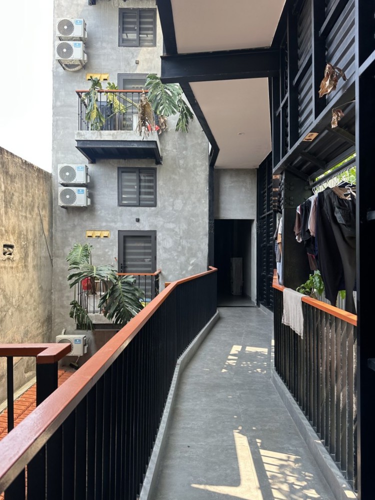 ► Mt Bình Hòa Sát Thăng Long, Downtown, 180M2, 4.5 Tầng, 23 Căn Hộ Hiện Đại
