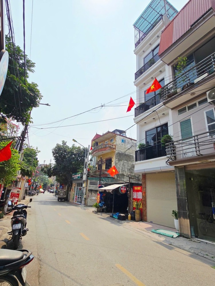 Nhà Mới- Đẹp 5 Tầng Ngõ Thông Ô To Chánh Kinh Doanh Đỉnh 40M2 X 9 Tỷ.sài Đồng-Long Biên