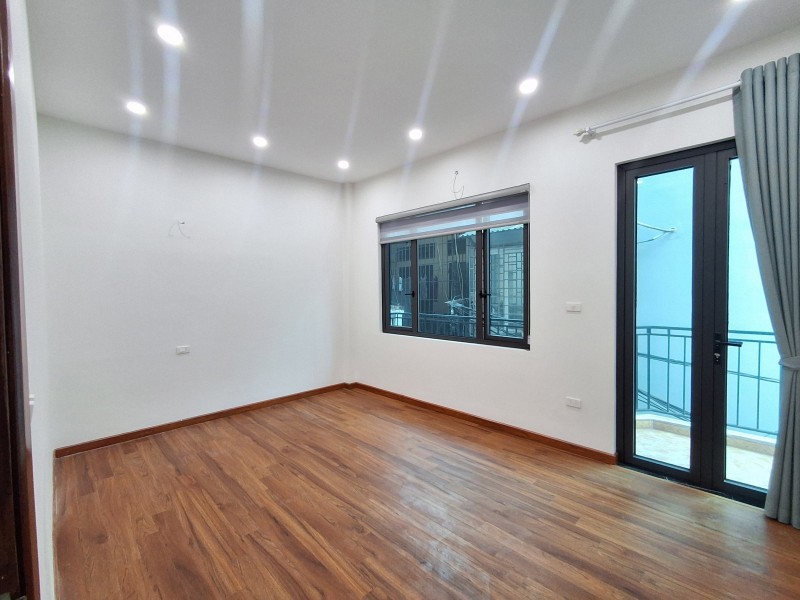 Bán Nhà 5 Tầng Ngõ Thông Ô Tô Qua- Vào Nhà 52M2 X 9Tyx. Sài Đồng-Long Biên