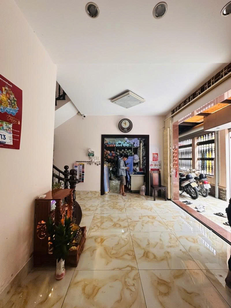Bán Nhà Mặt Tiền Ca Văn Thỉnh, Ngay Đồng Đen - Bàu Cát, 13X9m, 4 Tầng - 4Pn, Chỉ 17,5 Tỷ