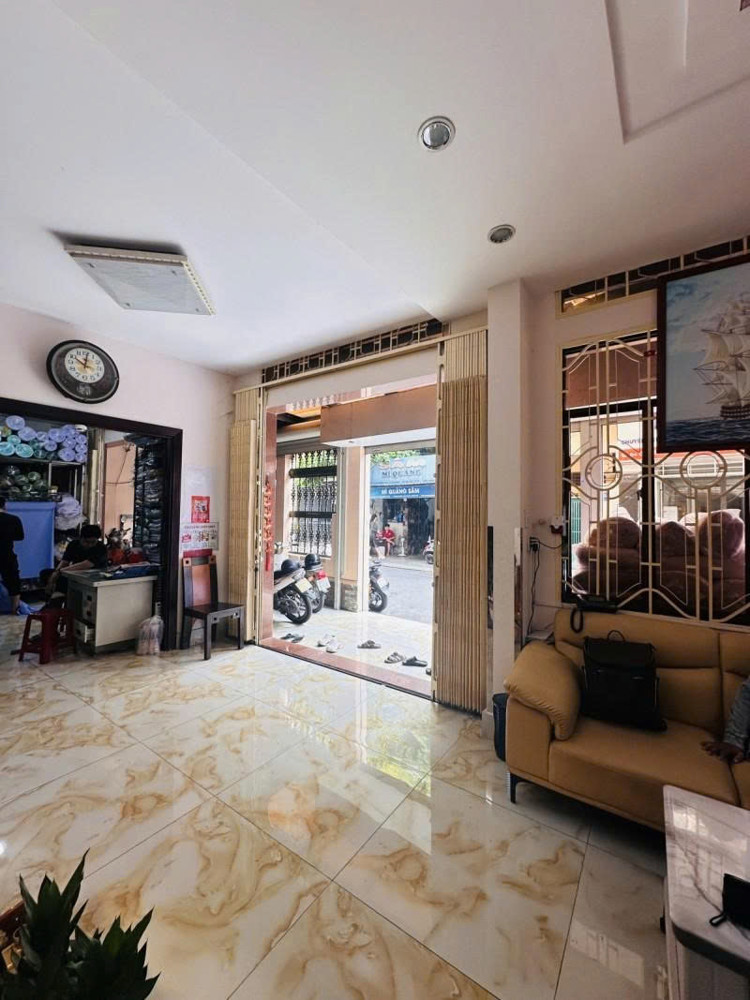 Bán Nhà Mặt Tiền Ca Văn Thỉnh, Ngay Đồng Đen - Bàu Cát, 13X9m, 4 Tầng - 4Pn, Chỉ 17,5 Tỷ