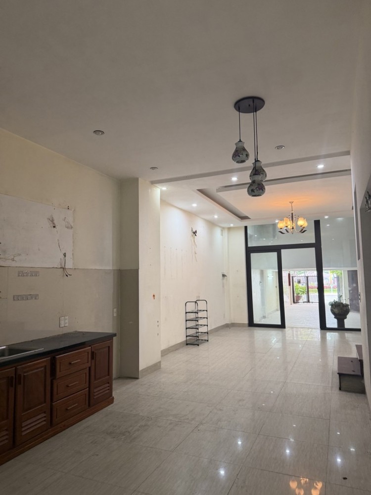 ► Mặt Tiền Đường 30 Tháng 4, Gần Quảng Trường Giá Trị Thực, Tiềm Năng Cao, 160.5M2, 4 Tầng, 23.X Tỷ