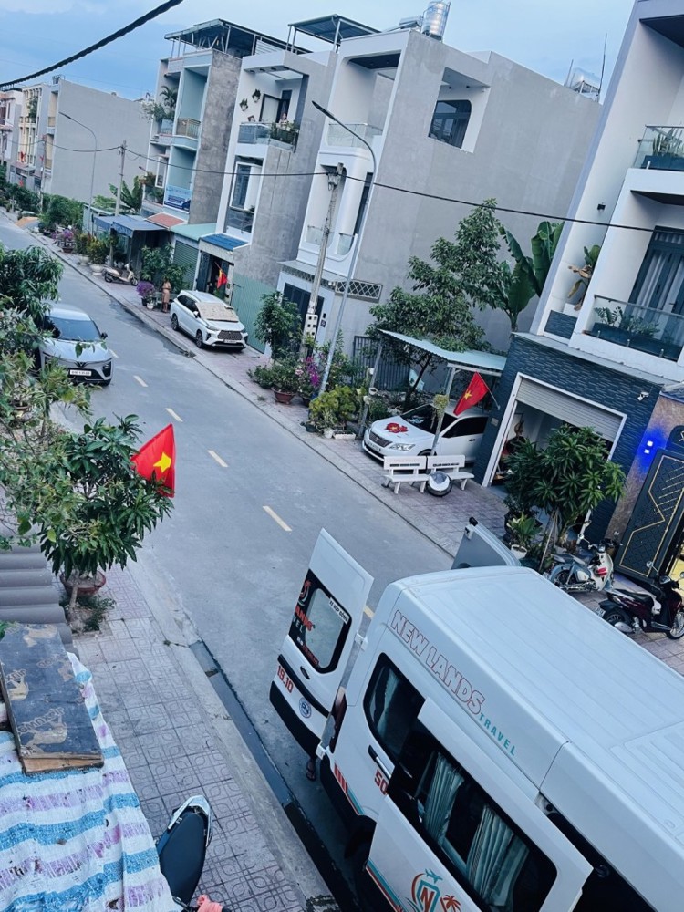 Bán Nhà 3 Tầng Dĩ An,Shr Hoàn Công,Đường Nhựa 14M,Gần Kcn Tân Đông Hiệp